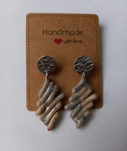 Pendientes asimétricos